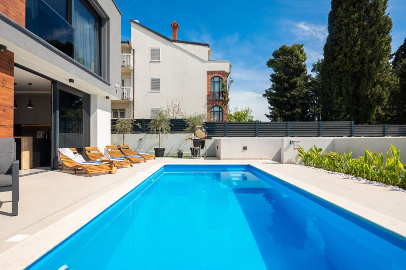 Luxusvilla Etera mit beheiztem Pool Split