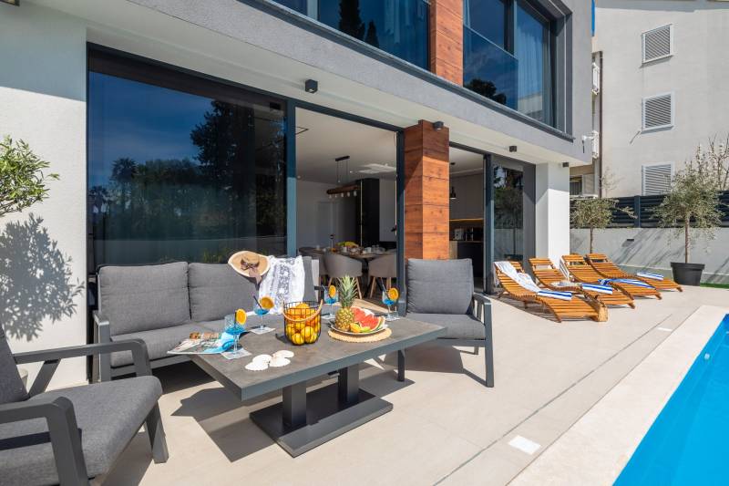 Luxusvilla Etera mit beheiztem Pool Split
