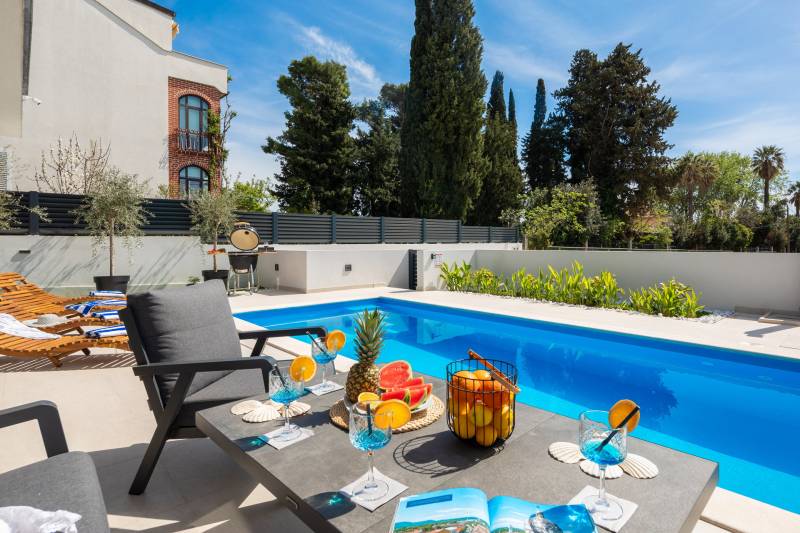Luxusvilla Etera mit beheiztem Pool Split