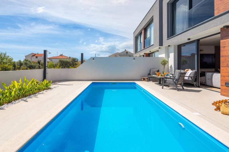 Luxusvilla Etera mit beheiztem Pool Split