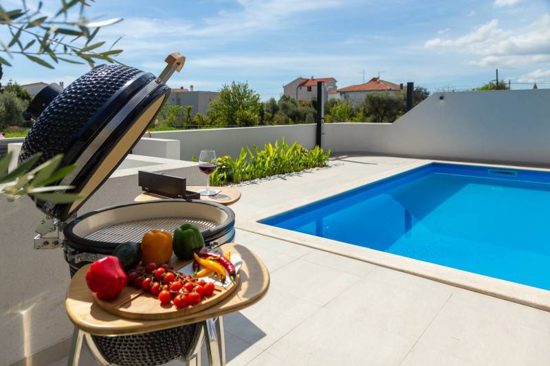 Luxusvilla Etera mit beheiztem Pool Split