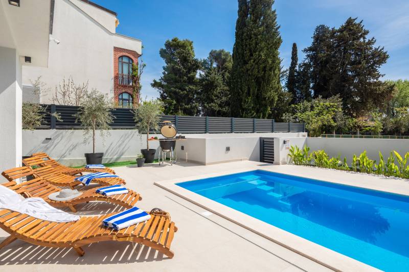 Luxusvilla Etera mit beheiztem Pool Split