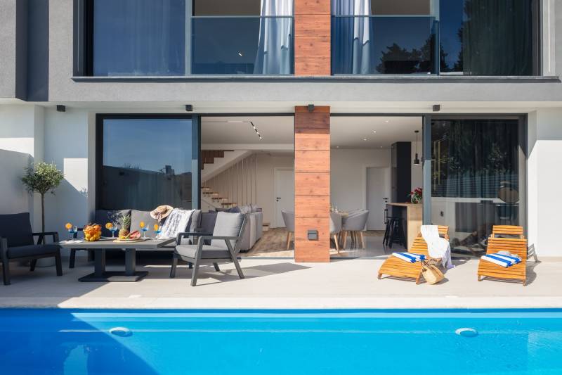 Luxusvilla Etera mit beheiztem Pool Split