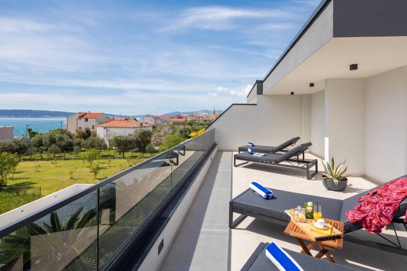 Luxusvilla Etera mit beheiztem Pool Split