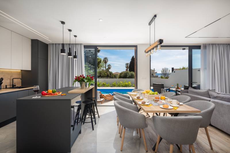 Luxusvilla Etera mit beheiztem Pool Split