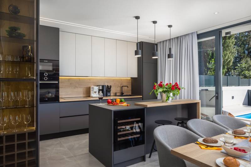 Luxusvilla Etera mit beheiztem Pool Split