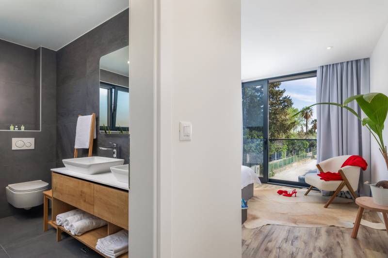 Luxusvilla Etera mit beheiztem Pool Split