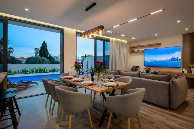 Luxusvilla Etera mit beheiztem Pool Split
