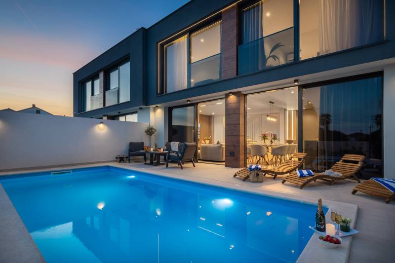 Luxusvilla Etera mit beheiztem Pool Split