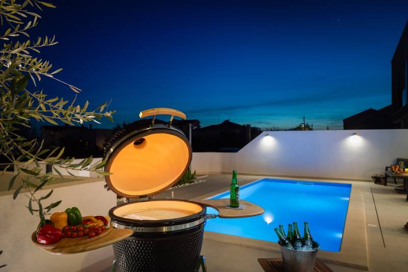 Luxusvilla Etera mit beheiztem Pool Split