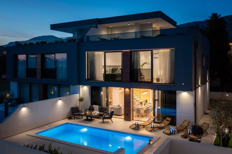 Luxusvilla Etera mit beheiztem Pool Split