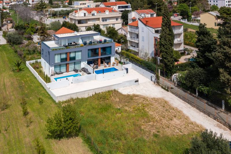 Luxusvilla Etera mit beheiztem Pool Split