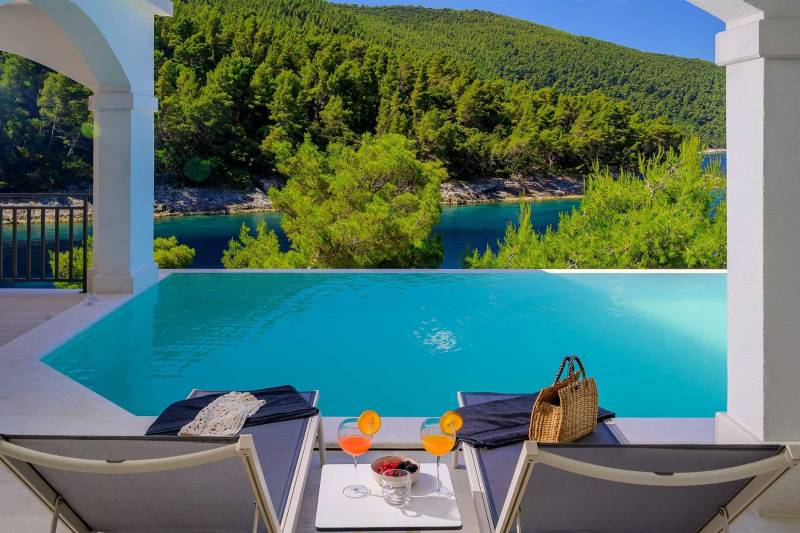 Beachfront Villa Crystal Bay with Pool