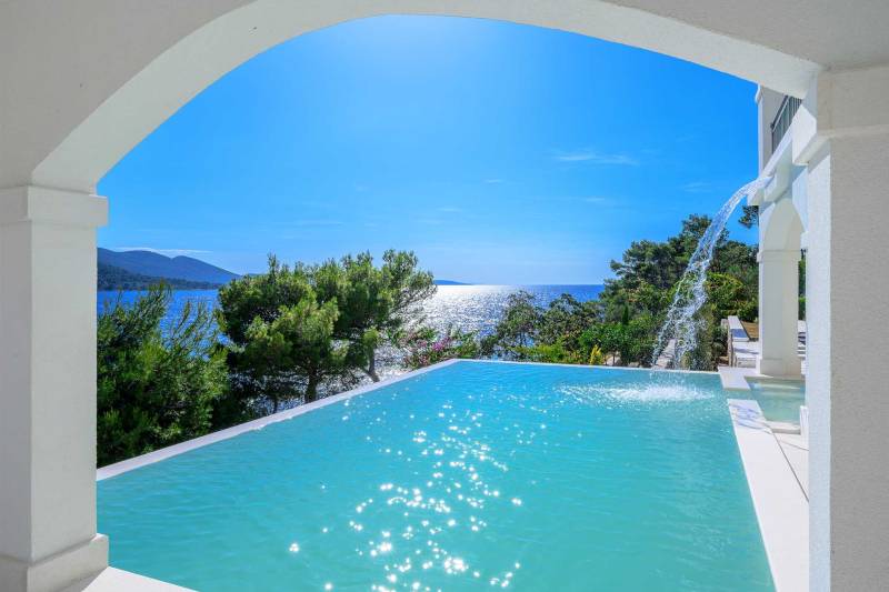 Beachfront Villa Crystal Bay with Pool Korčula