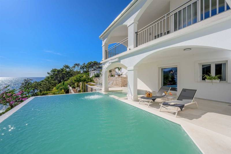 Beachfront Villa Crystal Bay with Pool Korčula