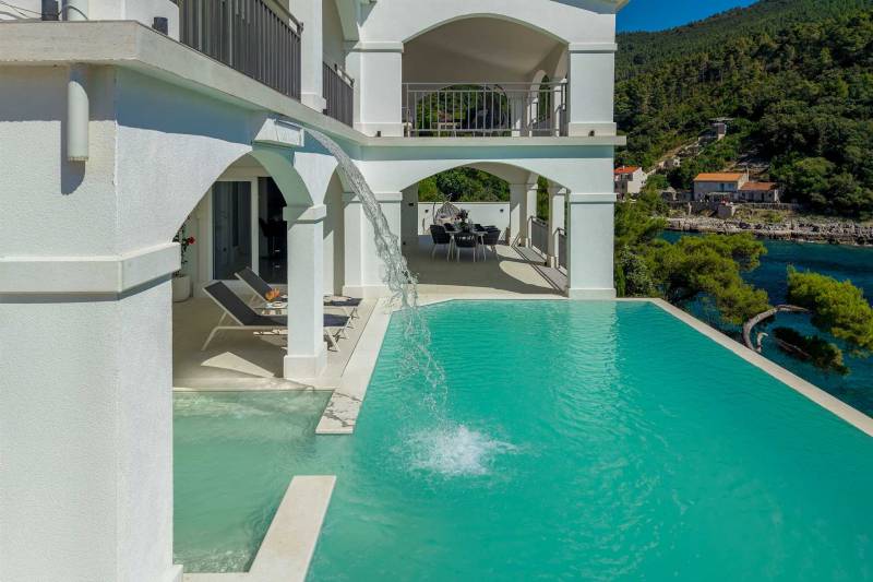 Beachfront Villa Crystal Bay with Pool Korčula