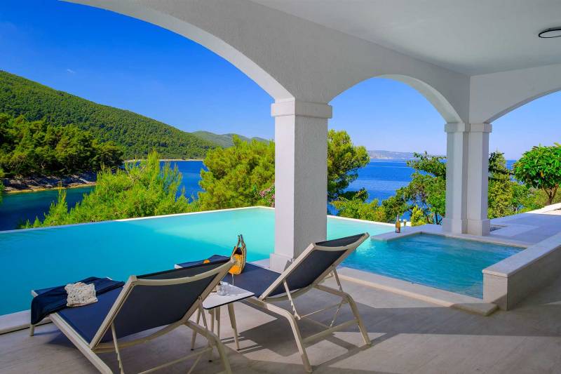 Beachfront Villa Crystal Bay with Pool Korčula