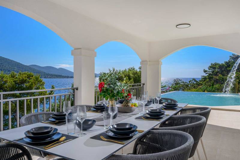 Beachfront Villa Crystal Bay with Pool Korčula