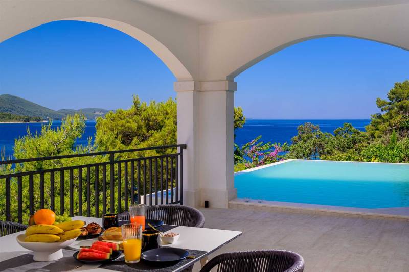 Beachfront Villa Crystal Bay with Pool Korčula