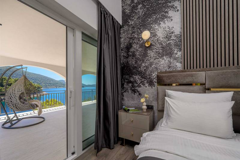 Beachfront Villa Crystal Bay with Pool Korčula