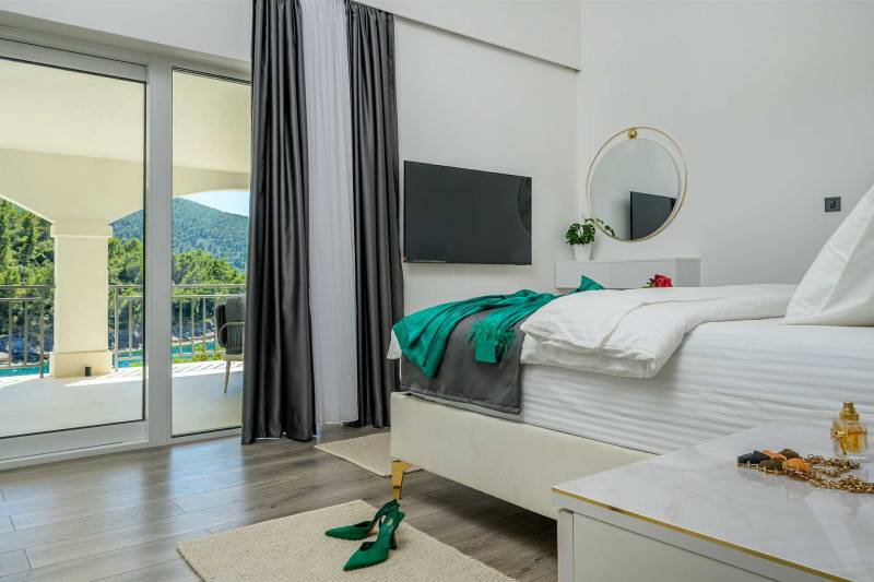 Beachfront Villa Crystal Bay with Pool Korčula