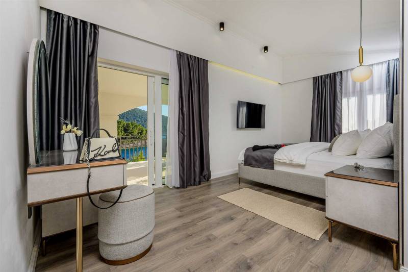 Beachfront Villa Crystal Bay with Pool Korčula