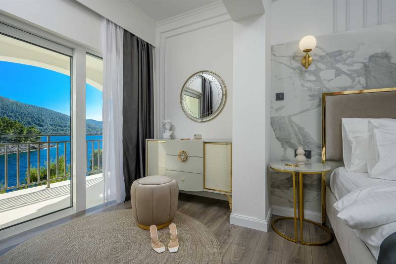 Beachfront Villa Crystal Bay with Pool Korčula