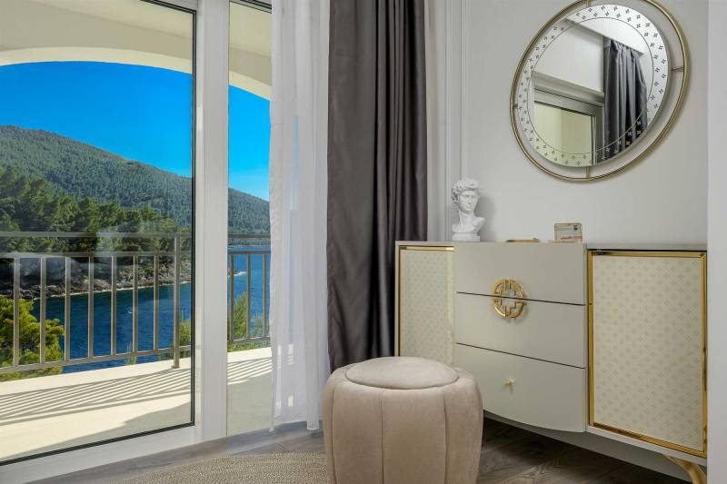 Beachfront Villa Crystal Bay with Pool Korčula