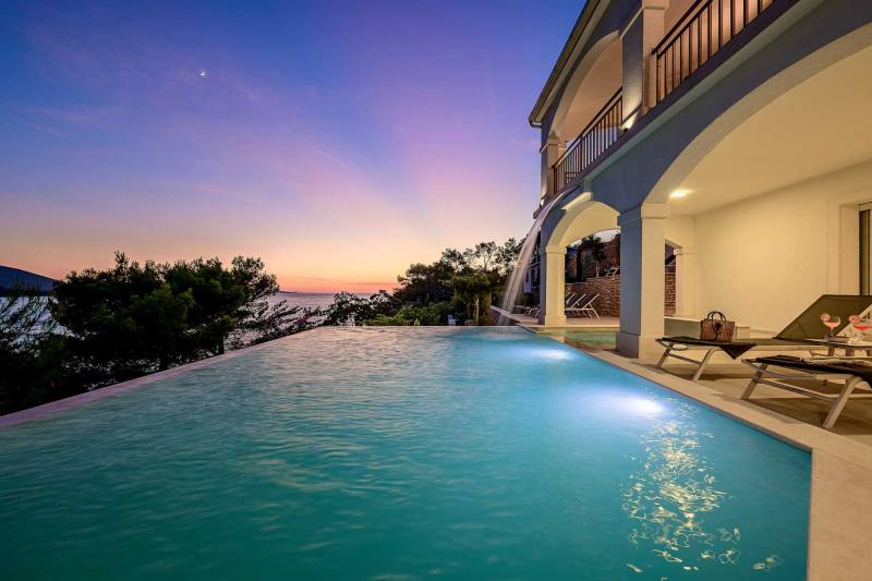 Beachfront Villa Crystal Bay with Pool Korčula