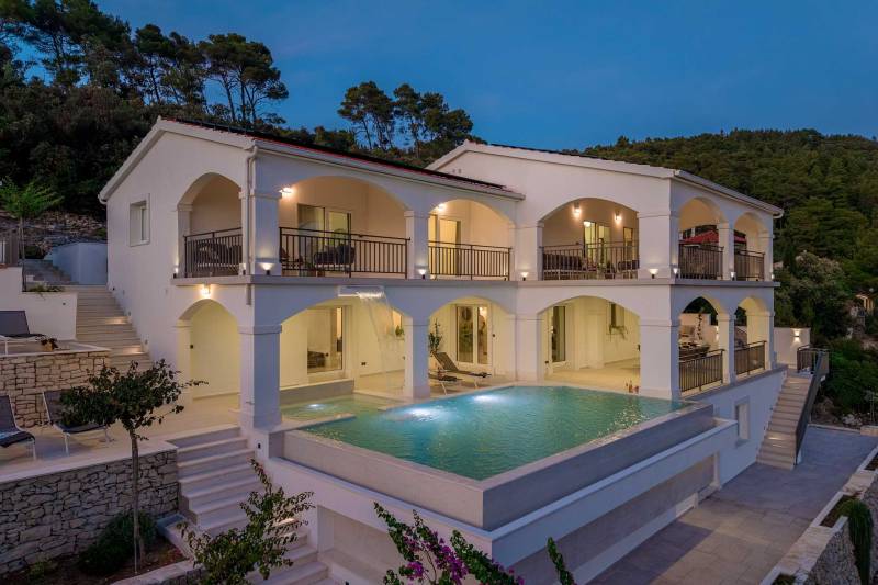 Beachfront Villa Crystal Bay with Pool Korčula