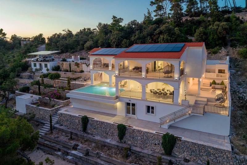 Beachfront Villa Crystal Bay with Pool Korčula