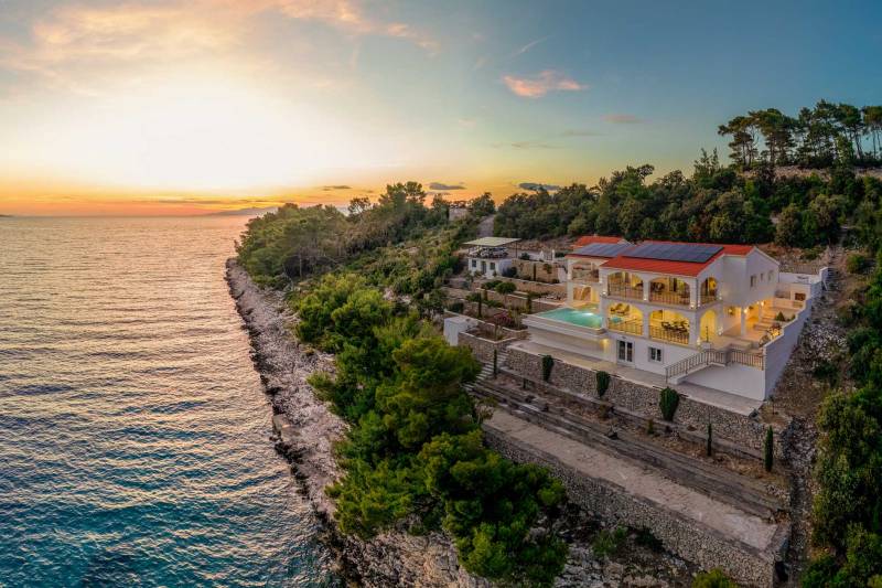 Beachfront Villa Crystal Bay with Pool Korčula