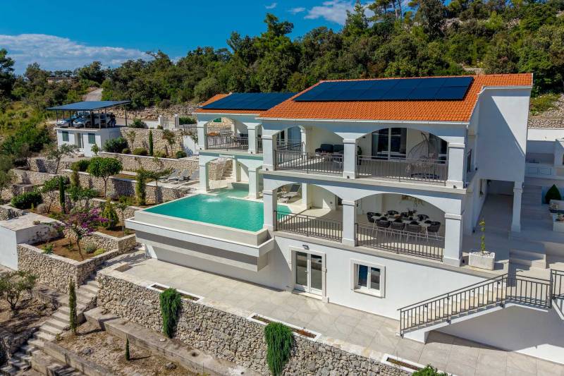 Beachfront Villa Crystal Bay with Pool Korčula