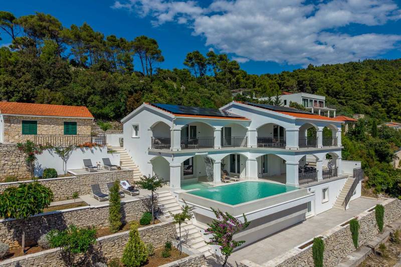 Beachfront Villa Crystal Bay with Pool Korčula