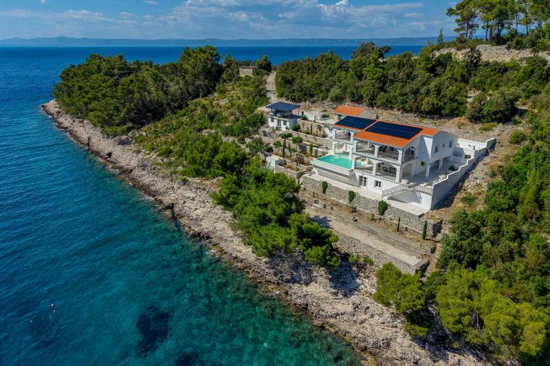 Beachfront Villa Crystal Bay with Pool Korčula