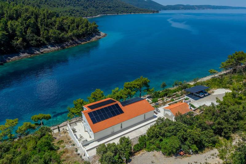 Beachfront Villa Crystal Bay with Pool Korčula