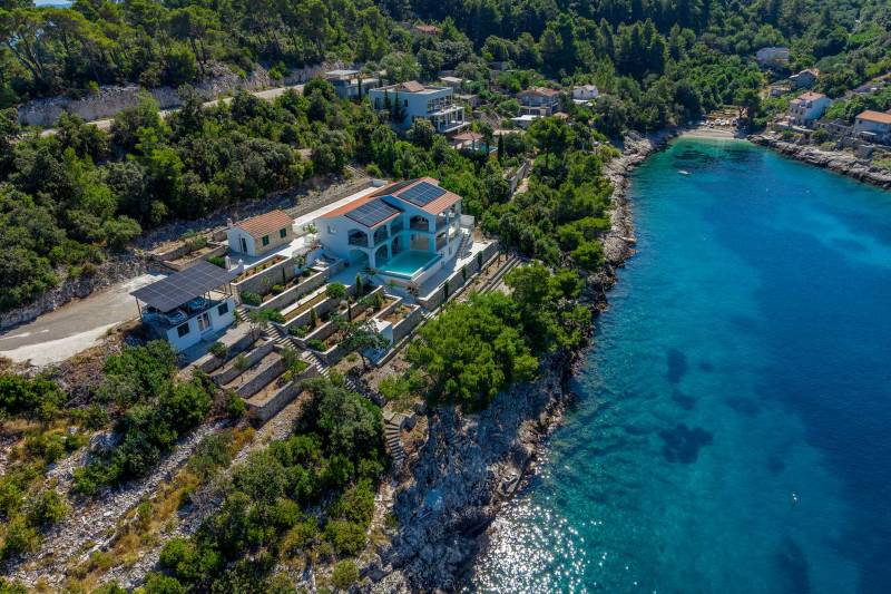 Beachfront Villa Crystal Bay with Pool Korčula